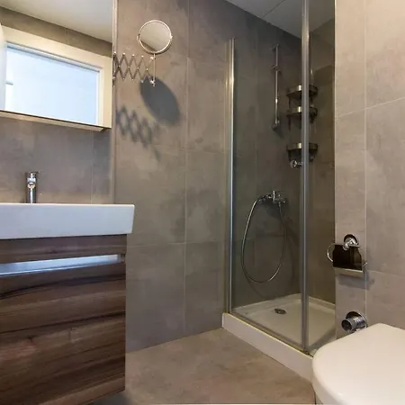 Compact Charming 2br Flat W / Free Shuttle And Gym #90 이스탄불